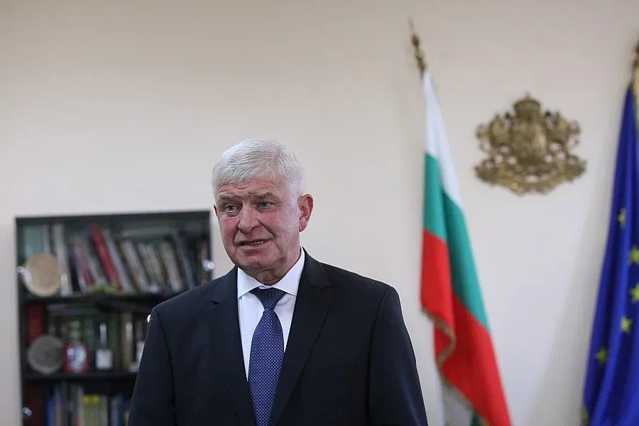 Здравният министър: Ще доставим всичко необходимо на болницата в Ловеч за пострадалите