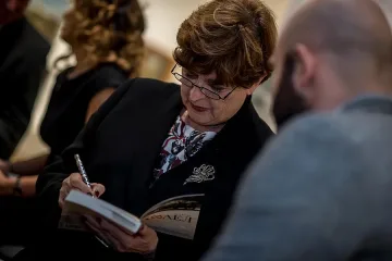 Леа Коен: Примитивни властници унищожават възхода у нас през 40-те