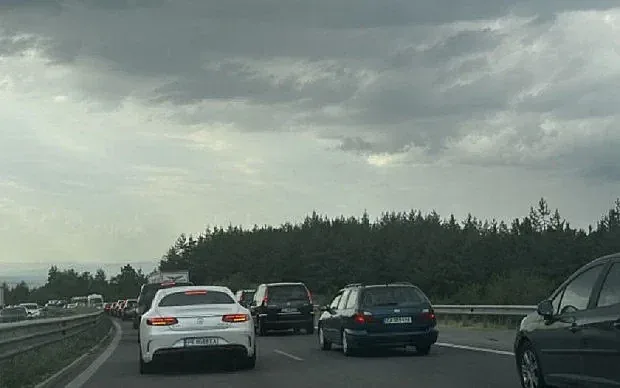 На път за София. Верижно меле подлуди шофьорите