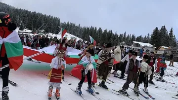 Стотици в Пампорово за 3 март! Спазиха любима традиция