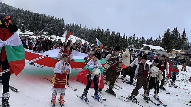 Стотици в Пампорово за 3 март! Спазиха любима традиция