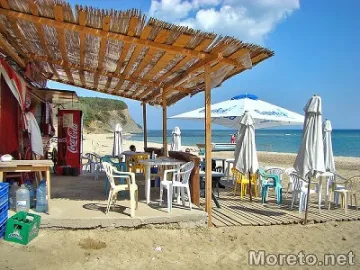 Капанчетата по плажовете остават