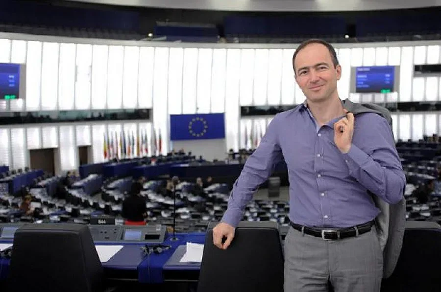 Български евродепутат: Кажете на младите истината за октомврийския преврат през 1917 г.