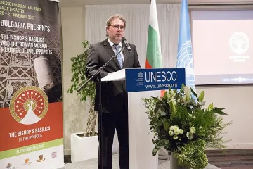 Париж посрещна Епископската базилика от Филипопол