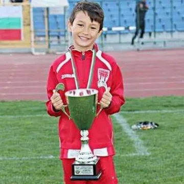 Да помогнем на 9-годишния Кристиян да живее