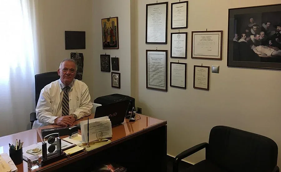 Прочут хирург преглежда без пари в "Медлайн"