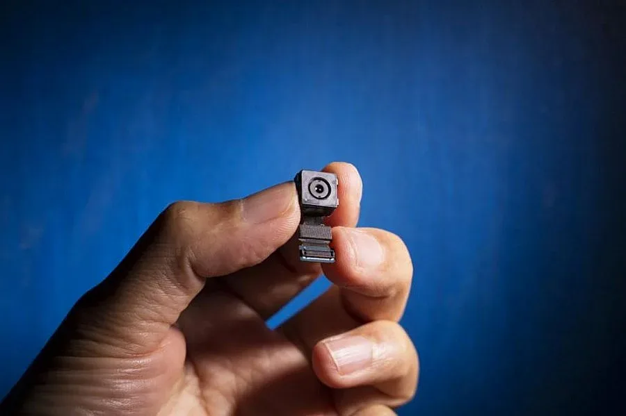 До 6 г. затвор за камерата в училищна тоалетна