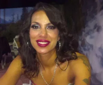 Изоставен мъж обезобрази жена си с киселина