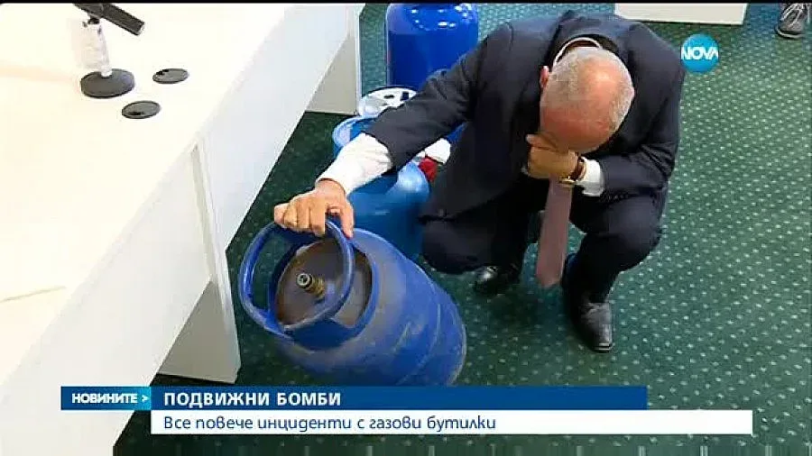 Трима берат душа след взрив на газова бутилка