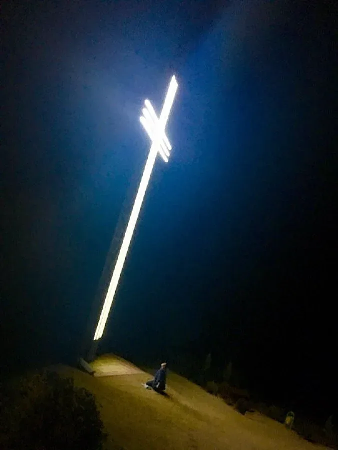 Светещият кръст над Земен се вижда от пет села