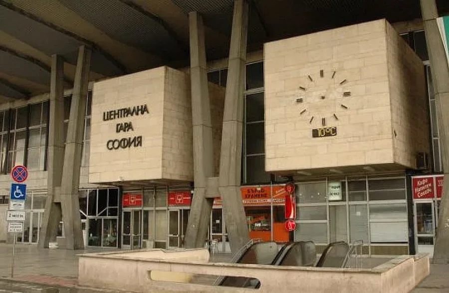 Спряха товарен влак с бежанци на Централна гара