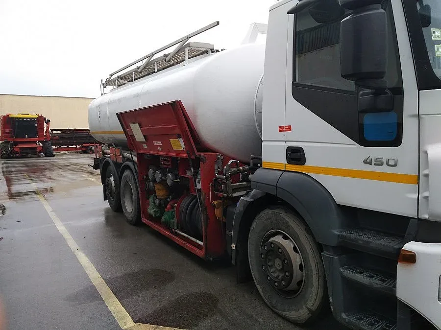 7000 л гориво без документи задържаха на Митница Русе