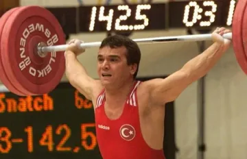 Наим Сюлейманоглу е с опасност за живота