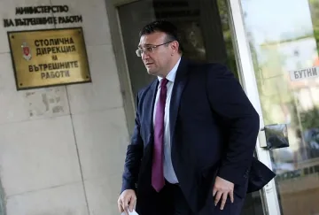 Лазаров: Банковите обирджии не са напуснали страната