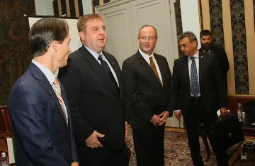 Каракачанов: Искаме придвижване на всички проекти за модернизацията на армията