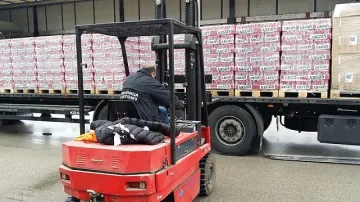 Задържаха 30 240 кенчета бира на Дунав мост 2