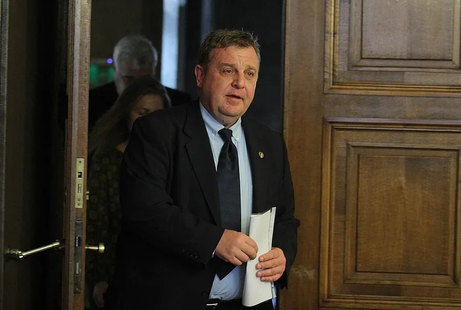 Каракачанов: F-18 е вариант за авиацията ни