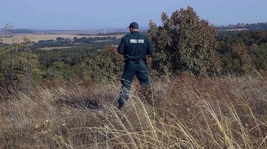 Осуетиха голям мигрантски пробив към България