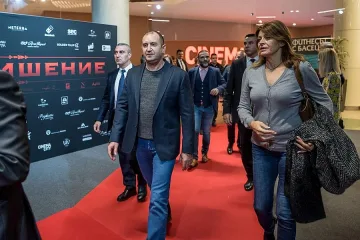 Политици и артисти аплодираха "Възвишение"