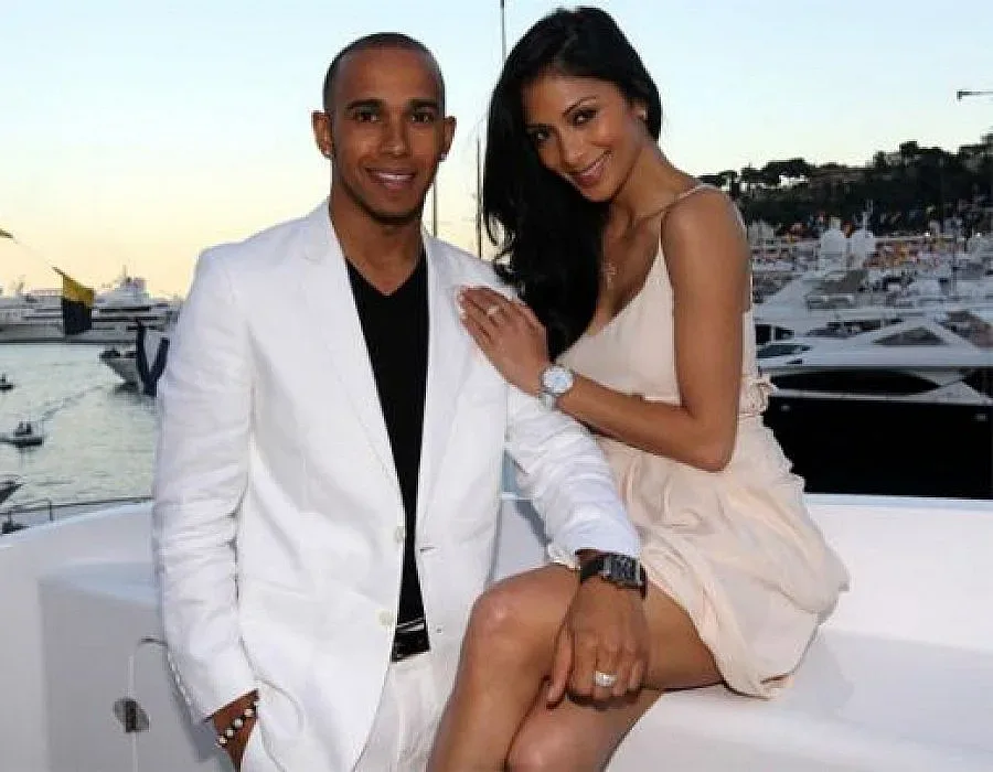 "Досиета от рая": Люис Хамилтън и Apple бягали от данъци