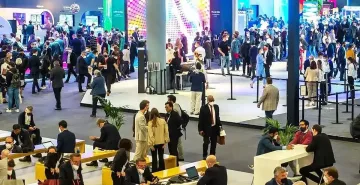 Световно изложение показва най-новото в мобилните технологии