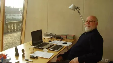 Борисов награждава Владимир Зарев