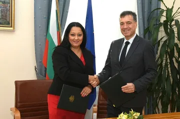 Лиляна Павлова подписа споразумение за партньорство с Камарата на строителите