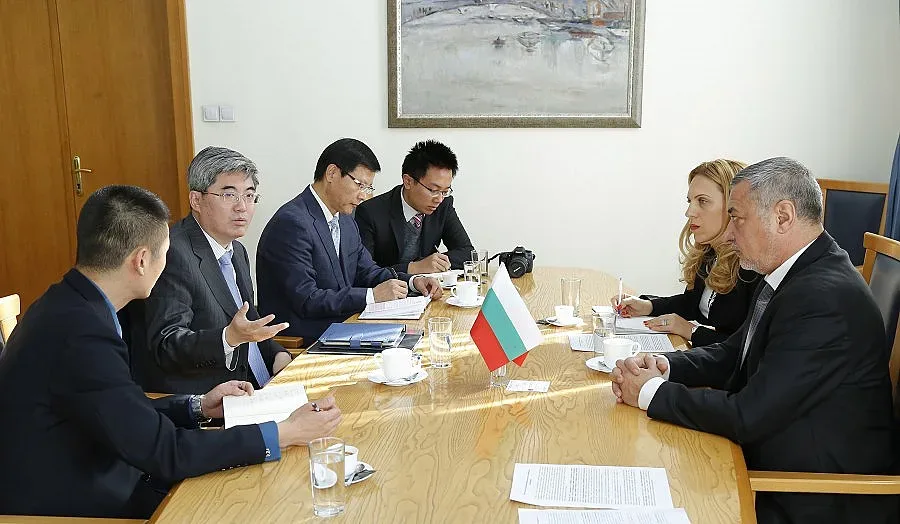 Симеонов на среща с китайския посланик Джан Хайджоу за „роза Дамасцена“