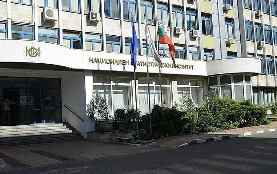Половината българи живеят с по-малко от 370 лв. на месец