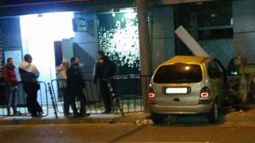 "Рено" се вряза пред култова дискотека 