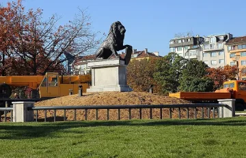 Военен ритуал пред лъва на НДК почете загинали герои