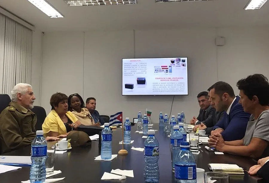 Правим хотели и ВЕЦ-ове в Куба