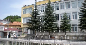 Кметовете в община Сатовча разчистват улици и тротоари