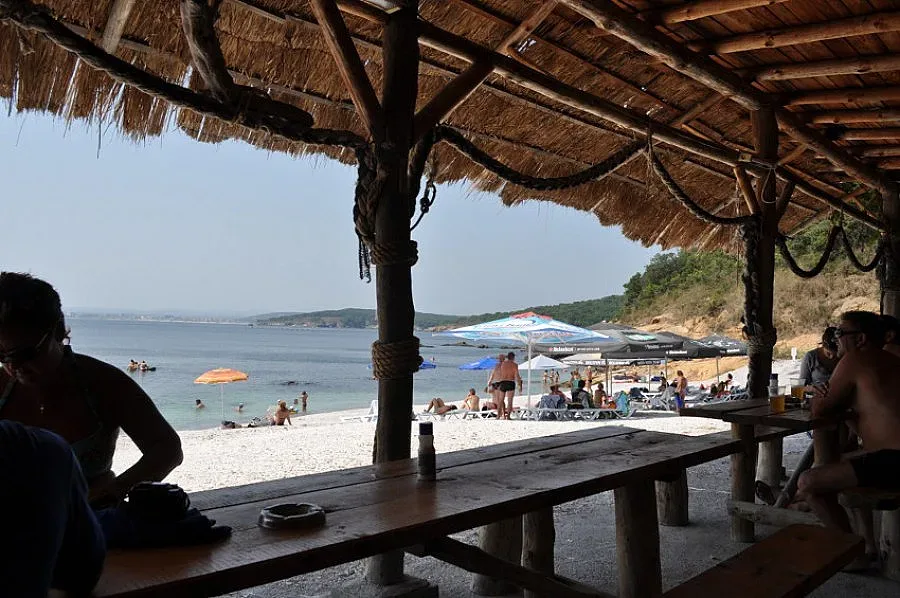 Ангелкова защити кръчмите на плажа