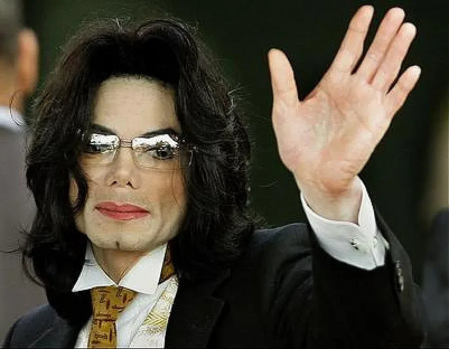 Мъртвият Майкъл Джексън печели от и Рая