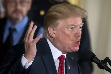 Рейтингът на Тръмп удари дъното с 33%