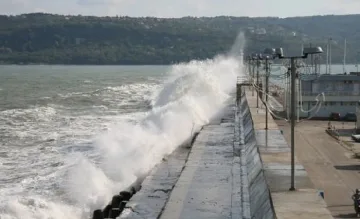Вятърът блокира пристанищата във Варна и Бургас