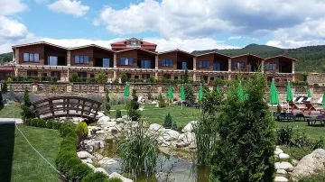 Бизнесмен направи от запуснато училище хотел