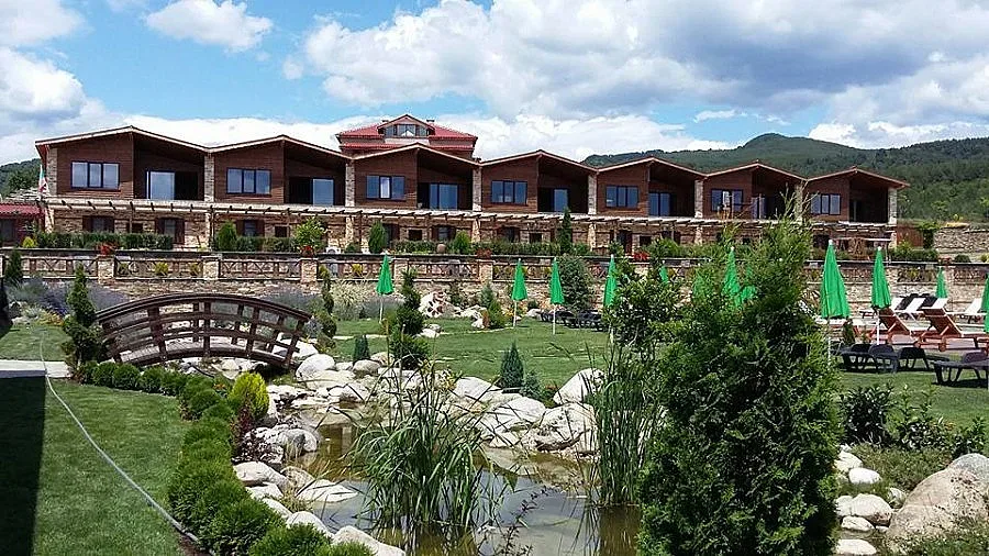 Бизнесмен направи от запуснато училище хотел