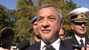 Депутати скочиха на Валери Симеонов заради пилотите