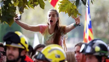 Ограничаването на автономията на Каталуния нарушава човешките правата