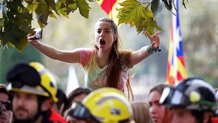 Ограничаването на автономията на Каталуния нарушава човешките правата