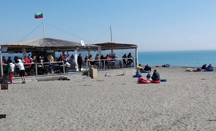 Бизнесът си иска капанчетата на плажа