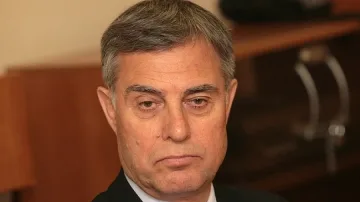 Честта на пагона не допуска заиграване с политици