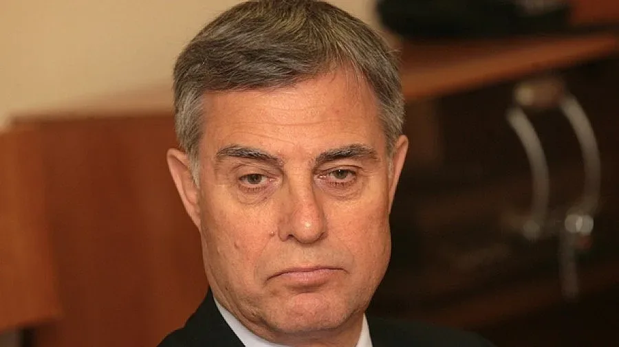 Честта на пагона не допуска заиграване с политици