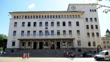 Българите спестиха 2,5 млрд. за година