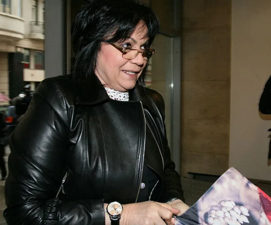 Нинова катастрофира в центъра на София