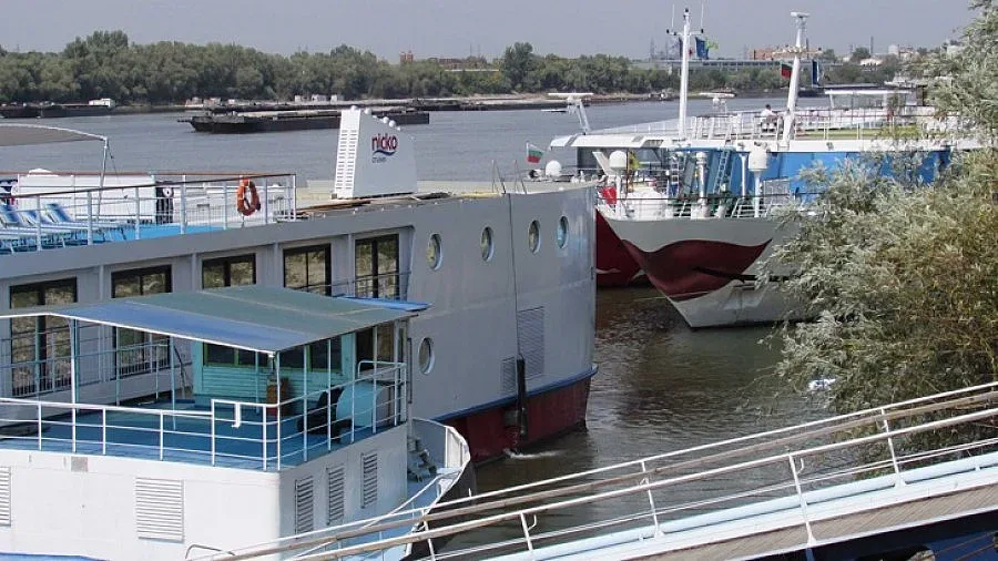 КОНПИ конфискува кораб