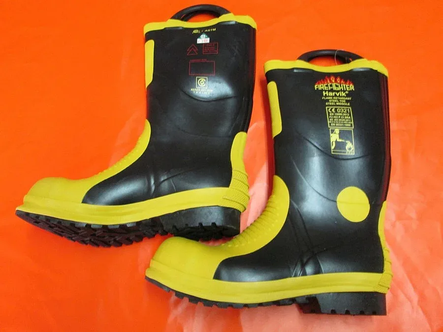 Пожарникарите в Бургас искат 30 чифта обувки