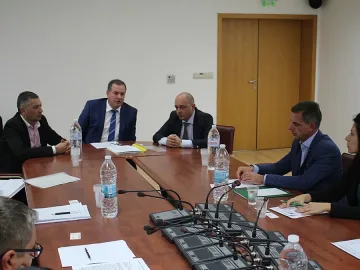 Министерство на енергетиката посредничи между протестиращи и търсещи газ